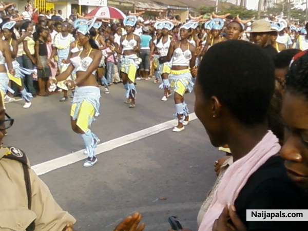 Calabar carnival dancers - click for next photo