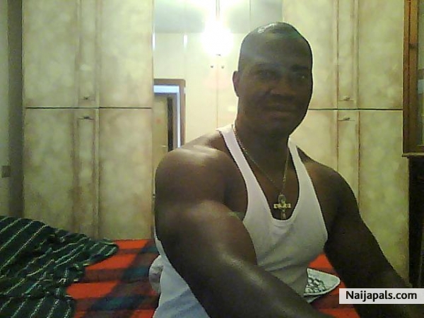 Tony Montana - click for next photo