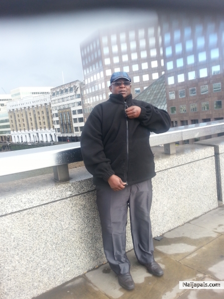 London bridge pose - click for next photo