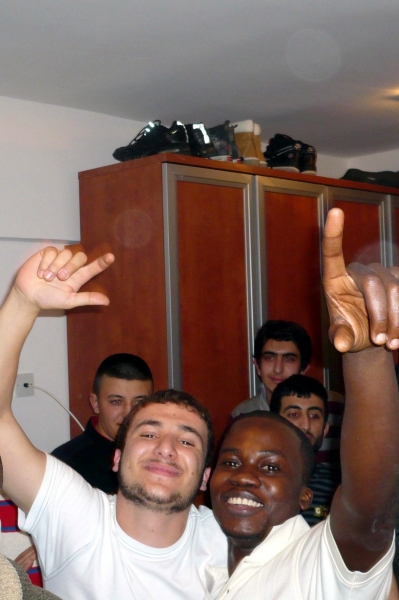 Throw ya handz up.........Throw ya handz up.....party time! - click for next photo