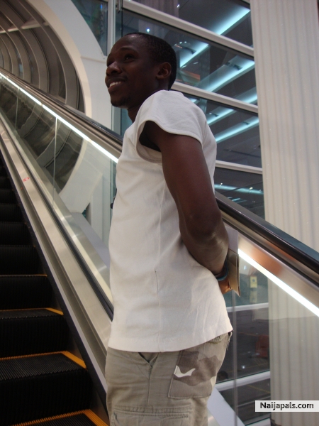 Emirate Airport, Dubai. - click for next photo