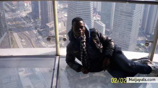 In the Oriented Pearl Tower at Shanghai-China - click for next photo
