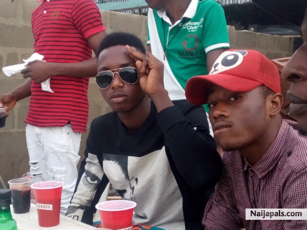 chilling with my real niggaz in a birthday party.. am called amos pee a.k.a amosity.. i promise to make it in life#fact# just Leave Bottle for onigode.. - click for next photo