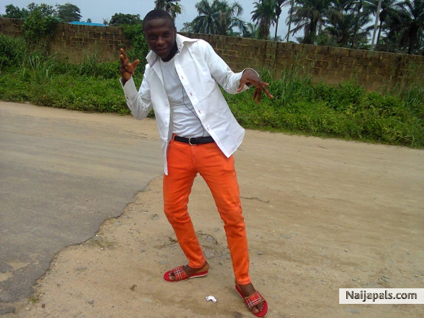 Way bax from Ghana.... Wat a wondaful MOment Dancin on the Street - click for next photo
