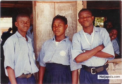 from left Abdullahi (bouncing boy), Nafisat, and Ishaq (daddy) - click for next photo