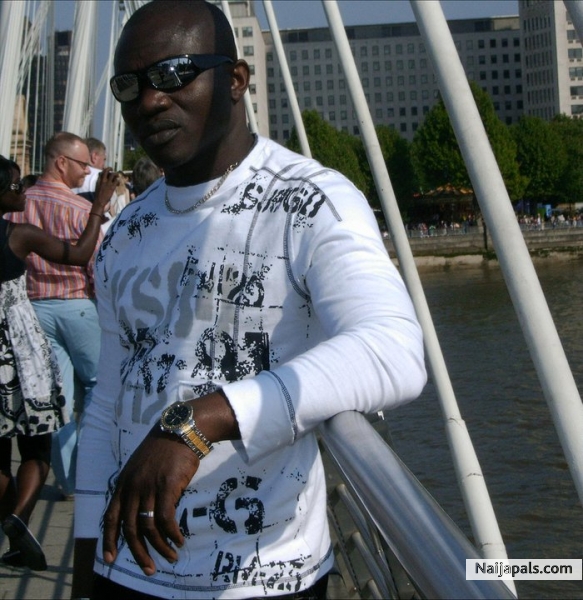 IS NICE BEEN A NIGERIAN,BEN LOOKING NICE IS MY THING,.......the sky is full of cloud...so is my world....full of people.different kinds with different ways - click for next photo