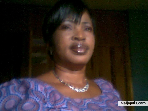 Angelic Dee - click for next photo