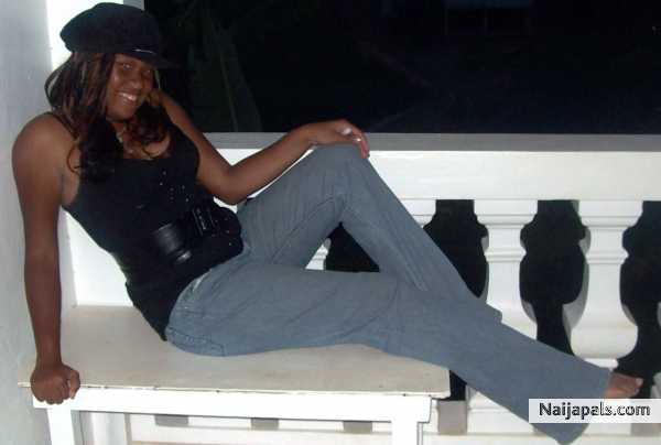 AH JAMAICAN HOTTIE - click for next photo