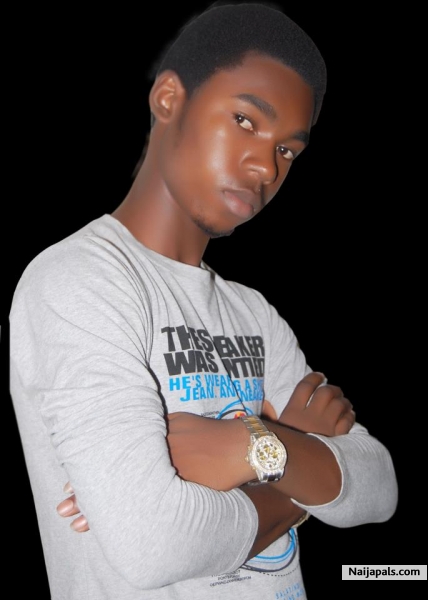 Emi Noni - click for next photo