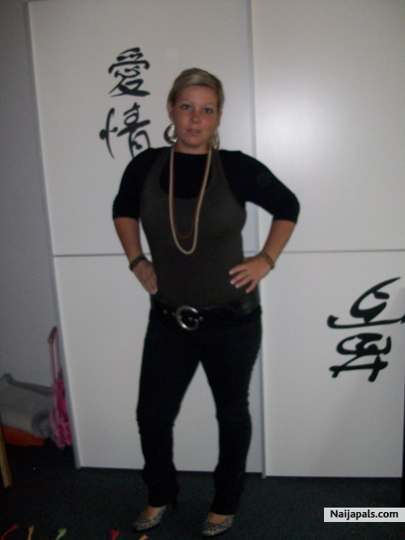 32 yrs but damn hottt - click for next photo