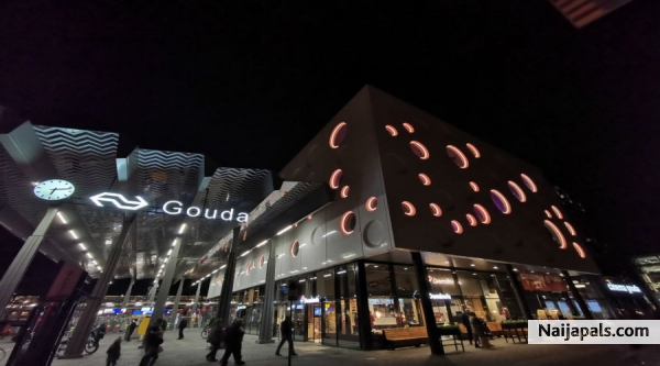 Gouda at night. - click for next photo
