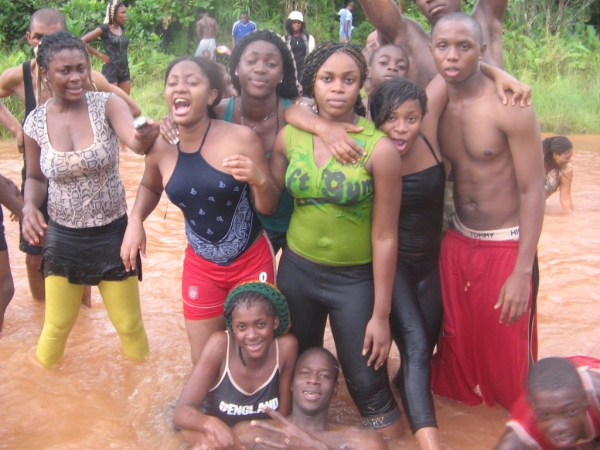swiming with th ghana' s - click for next photo