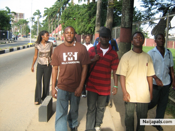 strollin around unilag - click for next photo