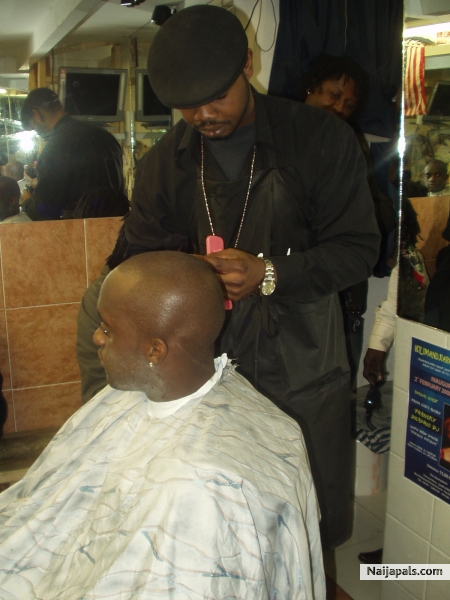 nigeruche,and sisioko muhamed - click for next photo