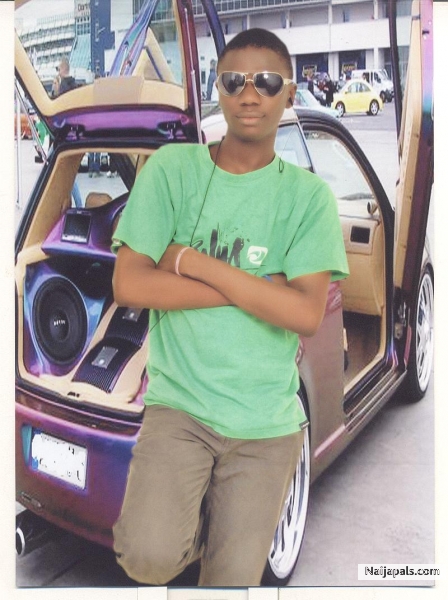 Virgin_Boi@18 - click for next photo
