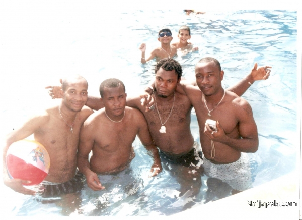 Ma Homies in Dakar - click for next photo