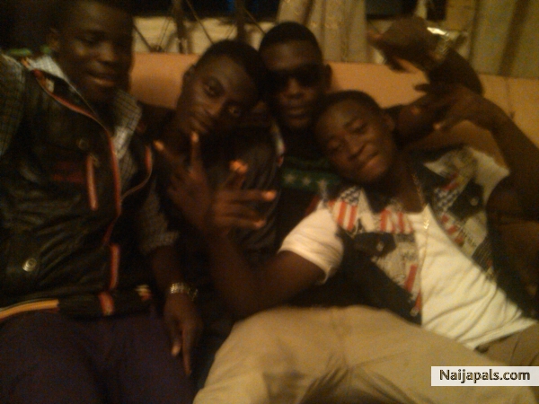 chillin wif frnds - click for next photo