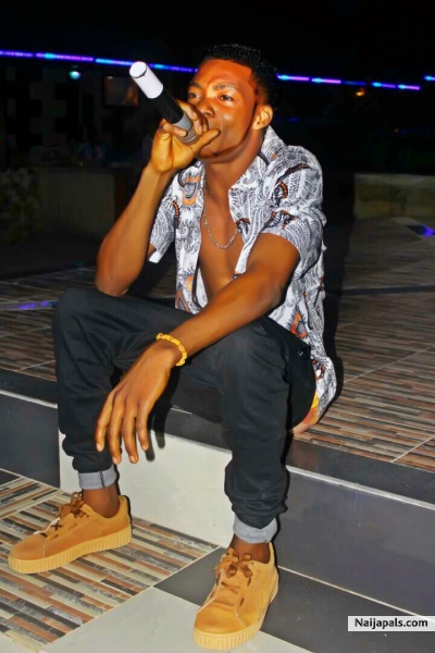 swegzzy on stage. - click for next photo