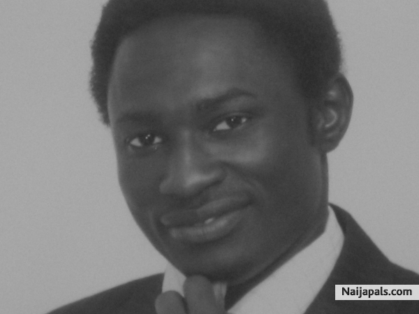Dr Tarebi Allan Pereotukebina - click for next photo