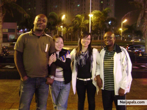 TAKING A WALK IN GUANGDONG - click for next photo