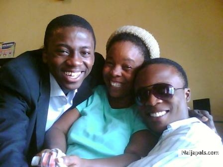 Momsy & her boiz - click for next photo