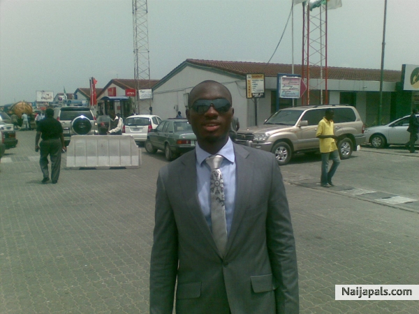a blend of ray charles and MIB but for the grey... - click for next photo