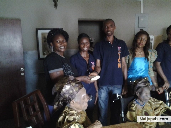 Old People' s Home Visit, December 14, 2013 - click for next photo