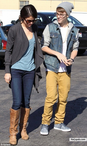 Justine Bieber & Selena Gomez (Lovers) - click for next photo