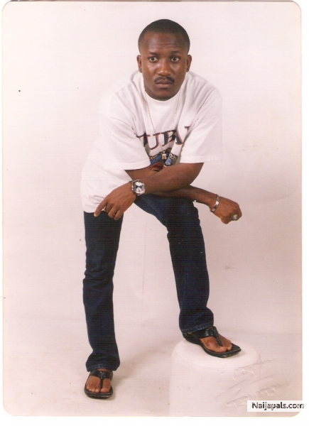 emyyayo - click for next photo