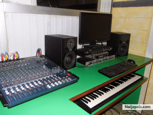 studio aza - click for next photo