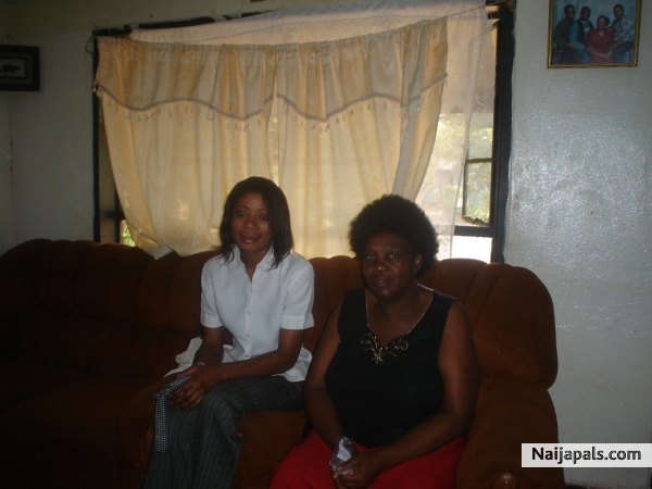 Hellen Baby with Mum - click for next photo