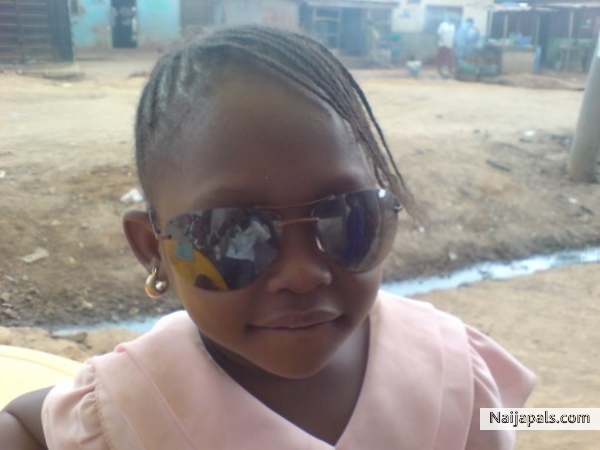 MA LIL SIS. - click for next photo