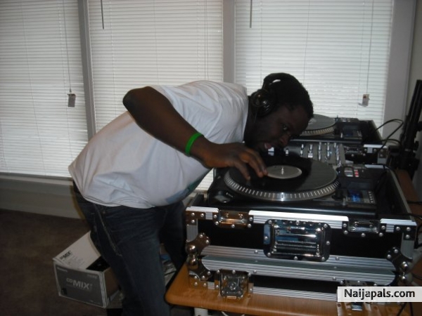 DJ BUZZLE ON D 1' S & 2' S...MIX THAT SHIT ON BABA - click for next photo