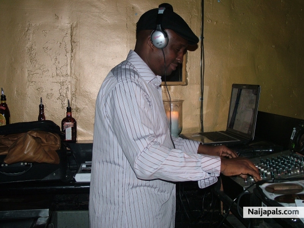 DJ DAVY D - click for next photo