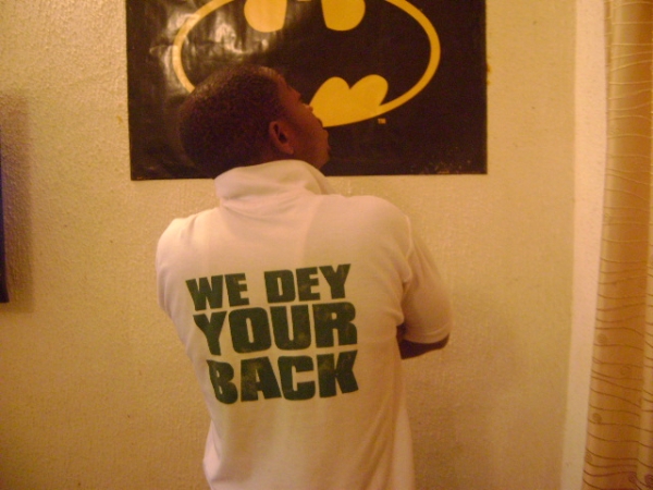 (we dey ur back)una sure?? - click for next photo