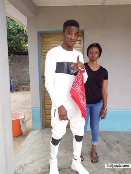 It' z Mzta slimthbeekz chilling in the club hit set to drop another banger New year hit Tittle: I pray Produce by rhitto beat - click for next photo