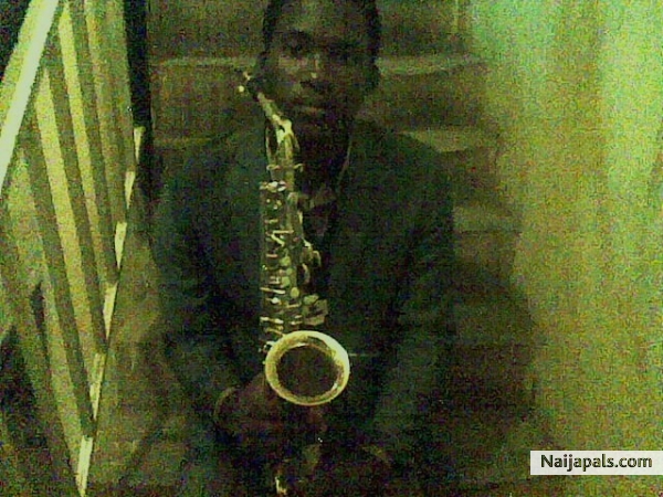 saxo - click for next photo