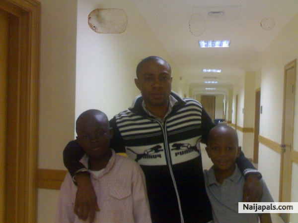 Just flexing wit pery nd isimeme - click for next photo