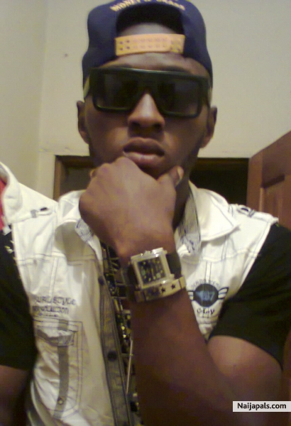 D real me,am whacky bliss an upcoming artist - click for next photo