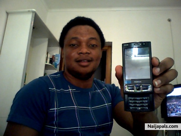 u like da fone................... - click for next photo