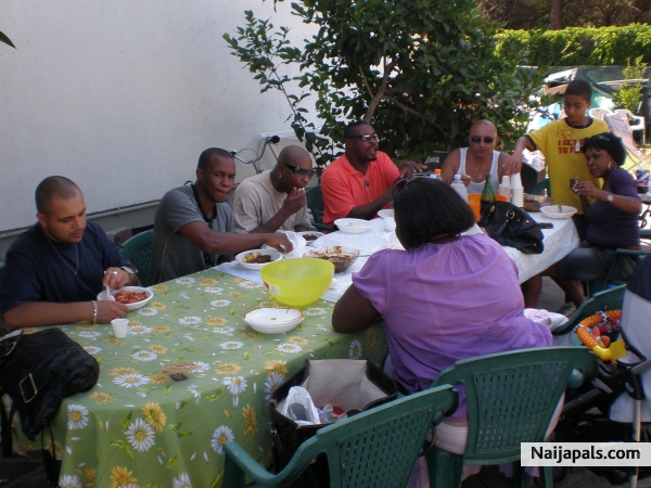 BOB OYIBO DEY EAT POUNDY,U DON SEE LOL.STILL AT D DINNER - click for next photo