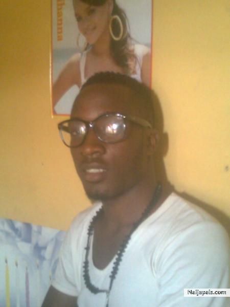 Flexin in ma rum - click for next photo