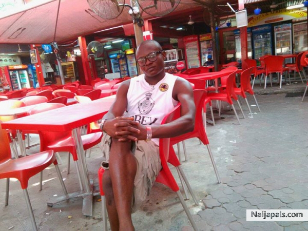minding my biz - click for next photo
