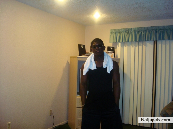 dats me just chilling - click for next photo