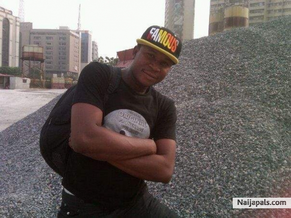 AM 4 REAL - click for next photo