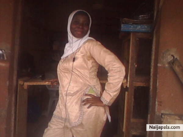 Khadijat dats me - click for next photo