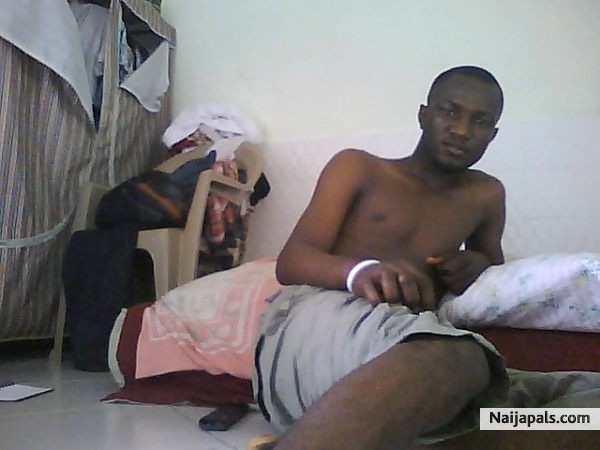 Relaxing in my humble abode - click for next photo