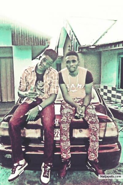 TRIZYFREE CHILLING WITH MINKIDO - click for next photo