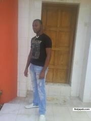 is me i m looking for cool nice friends - click for next photo