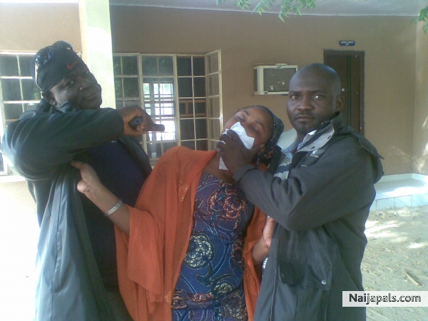 on set acting - click for next photo
